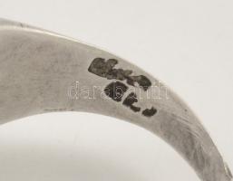 Ezüst(Ag) sávos gyűrű, jelzett, méret: 52, nettó: 3,6 g