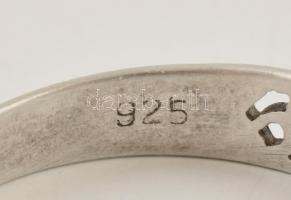 Ezüst(Ag) áttört gyűrű, jelzett, méret: 59, nettó: 1,7 g