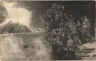 1924 Tátra, Vysoké Tatry; kirándulás, csoportképa vízesésnél / hiking, waterfall. photo (EK)