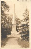 ~1929 Felsőkismartonhegy (Kismarton), Oberberg-Eisenstadt; Obeliszk a kastély parkban / Obelisk im Schlosspark / obelisk in the castle park. photo