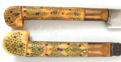 Csontnyelű húsvilla és kés, az egyiken "Sarajevo 1886" felirattal, egyik sérült, h: 32 cm