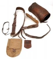 cca 1910-1920 Katonai ruházat részei, 1 csizmapár, 1 lábszárvédőpár, 1 pár csizmába való ruhaféle, 1...