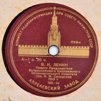 Lenin és Sztálin beszédei hanglemezen, 3 db Lenin,  db Sztálin, az egyik Lenin lemez erősen karcos, ...