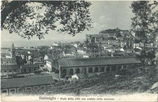 Ventimiglia, Parte della citta con veduta della stazione / railway station