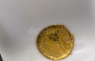 Porcelán sirály, kézzel festett, román matricás jelzéssel, kis kopásokkal, m: 17 cm