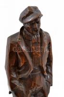 Földessy Gyula: Apache.  Faragott fa. Földessy 1927 jelzéssel. 33 cm