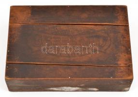 Régi Gerbeaud fa doboz, sérült, 3 db Tiszai szivarkadohánnyal és 1 db Kossuth szivarkával, 2 db Sziv...