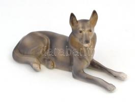 Hollóházi porcelán kutya, kézzel festett, jelzett, apró kopásnyomokkal, h: 20,5 cm