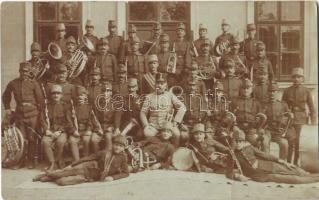 1914 Temesvár, Timisoara; Osztrák-magyar gyalogezred zenekara / WWI Austro-Hungarian K.u.K. military, infantry regiments music band, soldiers with horns and clarinets. photo (gyűrődés / crease)
