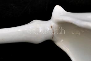 Porelán merőkanál, 3 db, egyiken kis gyári repedés, jelzés nélkül, h: 13 és 18,5 cm között