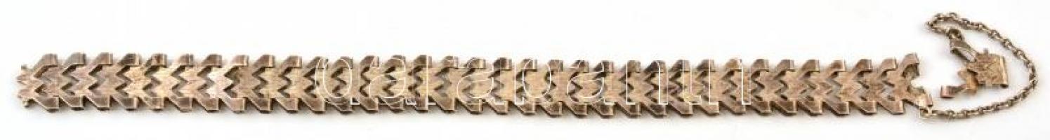 Ezüst(Ag) karkötő, biztonsági lánccal, jelzett, h: 16 cm, nettó: 9,7 f