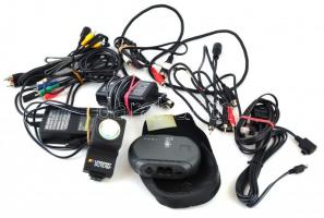 Vegyes műszaki bolha tétel, közte Sony ccd kamera töltő és csatlakozók, video kábelek, videós lámpa