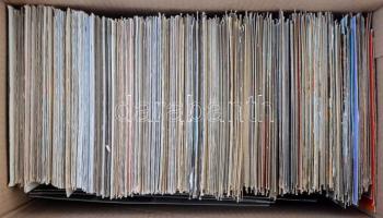 Kb. 615 db MODERN színes magyar retró városképes lap gyűjteményből, dobozban / Cca. 615 modern colou...