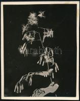 1931 Kinszki Imre (1901-1945) budapesti fotóművész jelzés nélküli, de általa feliratozott, vintage fotója (ez a 941. sz. felvétele), 6,6x5,2 cm