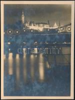 1930 Kinszki Imre (1901-1945) budapesti fotóművész jelzés nélküli, de általa feliratozott, vintage fotója (Bp. éjjel, ez a 725. sz. felvétele), 8×6 cm