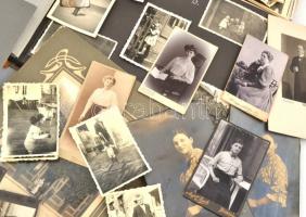 cca 1900-1950 Vegyes fotó tétel, kb. 250 db, közte keméynhátú fotók, album, életképek, negatívok