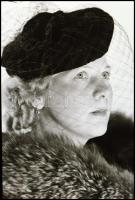 cca 1933 Egy banktisztviselő feleségének kalapjai, 20 db vintage negatív Merényi Andor (?-?) budapes...