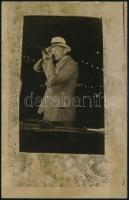 ccca 1910 Budapest, az Angol Park céllövöldéjében készült fotó, ahol találat esetén magnézium villanóval felvétel készült a vendégről, vintage fotólap, 14x9 cm