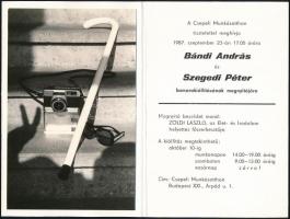 1987 Bándi András (?-?) budapesti fotóművész hagyatékából vintage fotóművészeti alkotás, amely egy kiállítási meghívójába van beragasztva, a magyar fotográfia avantgarde korszakából, 14x9 cm