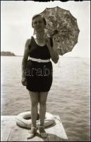 cca 1920 Balatoni fürdőzök, 13 db jó minőségű, vintage negatív, 6x9 cm