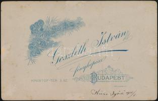 1900 Budapest, Goszleth István (1850-1913) budapesti fényképész műtermében készült, hátoldalán neves...