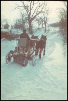 cca 1950 Ló vontatta, házilagos készítésű hóeke, vintage diapozitív felvétel, Kerny István (1879-1963) budapesti fotóművész hagyatékából, 36x24 mm