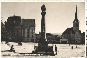 1942 Szilágysomlyó, Simleu Silvaniei; Szentháromság tér és szobor, Szilágysomlyói Tímár Társulat árucsarnoka, Nemzeti Bank, templom / Holy Trinity Square and statue, shops, bank, church