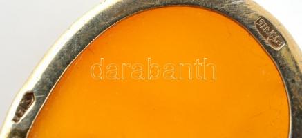 Borostyán medál jelzett ezüst (Ag.) szerelékkel, h: 2 cm