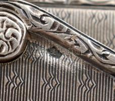 Ezüst (Ag) cigaretta tartó, jelzett, 6x5 cm, nettó: 41g