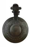 Ón fedeles "Siegfried" sörös korsó, kézzel festett, jelzés nélkül, kis kopásnyomokkal, m: ...