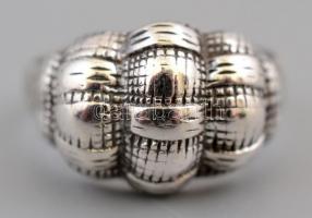 Ezüst(Ag) fonott mintás gyűrű, jelzés nélkül, méret: 55, nettó: 3,5 g