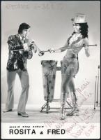 cca 1950-1960 Rosita & Fred zenés-táncos show fotója, a művészek által dedikált, Praha, Janecek Frantisek fotója, a hátoldalán pecséttel jelzett, 18x13 cm