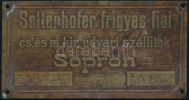 1912 Sopron, Seltenhofer Frigyes Fiai harangöntő vállalat reklámtáblája, réz, 6x11,5 cm