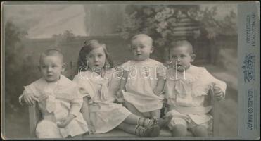 cca 1910 Torboszlói Bereczky-család műtermi fotói, 3 db, kolozsvári műtermekből, 20x10 cm