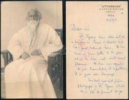 cca 1920 Rabindranáth Tagore (1861-1941) indiai író, kötlő fotója hozzá tartozó angol nyelvű levéllel, 9x13 cm / photo of Rabindranath Tagore Indian poet, photo and letter, 9x13 cm