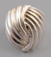 Ezüst(Ag) bordázott gyűrű, jelzett, méret: 53, nettó: 7,9 g