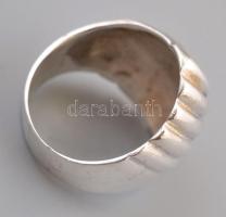 Ezüst(Ag) bordázott gyűrű, jelzett, méret: 53, nettó: 7,9 g