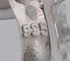 Ezüst(Ag) szólóköves fülbevalópár, jelzett, d: 1,3 cm, bruttó: 3 g