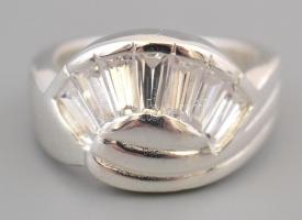 Ezüst(Ag) extravagáns köves gyűrű, jelzett, méret: 52, bruttó: 6,8 g