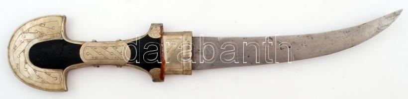 Gazdagon díszített keleti motívumos dísztőr, fa markolattal, díszes hüvellyel, pengehossz: 22,5 cm, ...