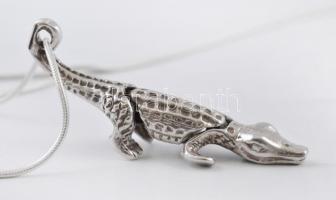 Ezüst(Ag) kígyó nyaklánc, mozgó krokodil függővel, jelzett, h: 56 cm, 3,7×1 cm, nettó: 8 g