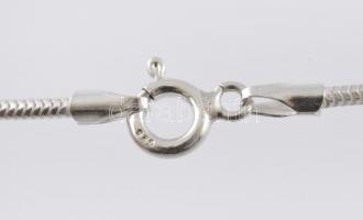Ezüst(Ag) kígyó nyaklánc, pelikán függővel, jelzett, h: 40 cm, 2,4×1,2 cm, nettó: 3,7 g