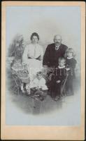 cca 1900 családi kabinet fotó 14x22 cm