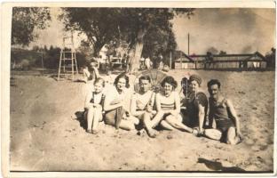 1933 Olt, Strand az Olt mentén, fürdőzők / beach along Olt river, bathers. photo (fl)