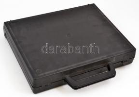 Műanyag diatartó táska és 19 műanyag lefűzhető diatartó, 35x19x7 cm