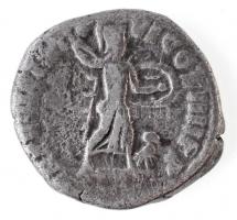 Római Birodalom / Róma / Commodus 183-184. Denár Ag (3,30g) T:3 
Roman Empire / Rome / Commodus 183...