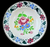 Wilhelmsburg népi mintás fali tányér, kézzel festett, jelzett, mázas kerámia, kis kopásokkal, d: 23 cm