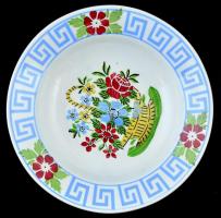 Wilhelmsburg népi mintás fali tányér, jelzett, mázas kerámia, apró kopásokkal, d: 22,5 cm