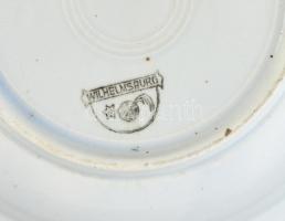 Wilhelmsburg népi mintás fali tányér, jelzett, mázas kerámia, apró kopásokkal, d: 22,5 cm