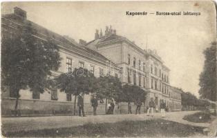 Kaposvár, Baross utcai laktanya, katonák. Gerő Zsigmond kiadása (kopott sarkak / worn corners)